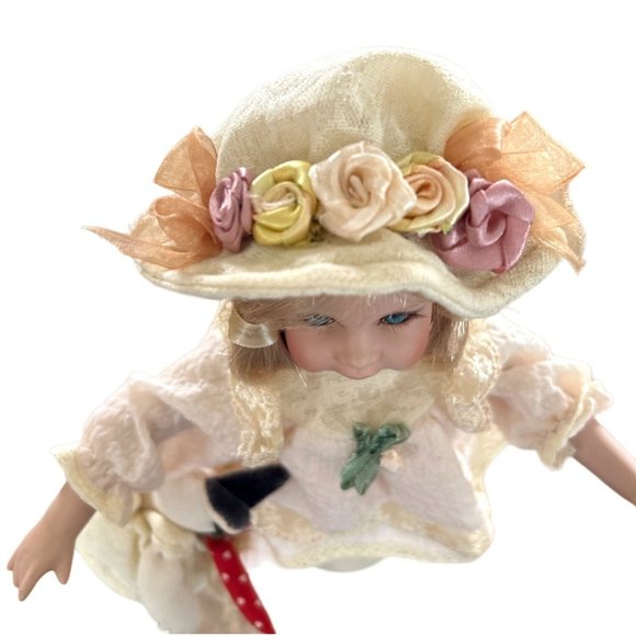 Vintage Porcelain Little Girl‎ Doll Holding a Rabbit - Stand Included - Picture 8 of 10